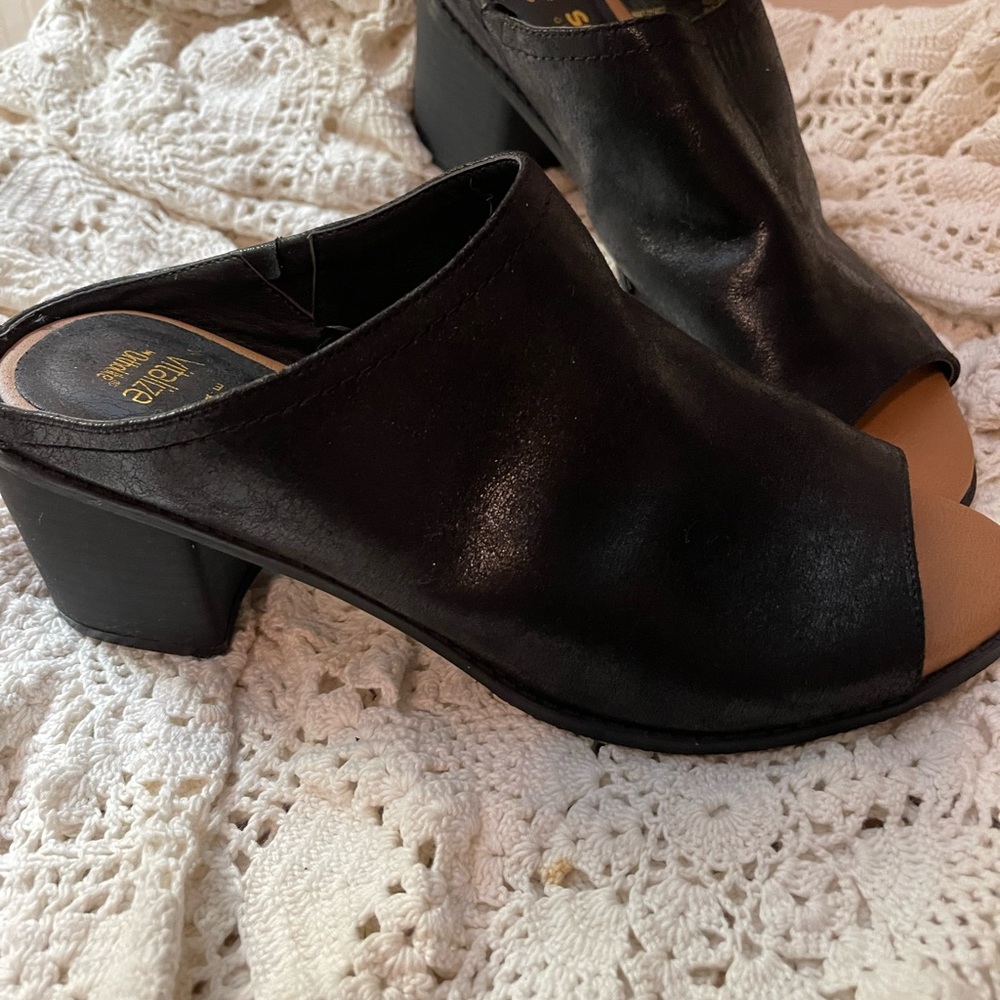 Size 10 med very soft and comfortable shoe - Picture 3 of 12